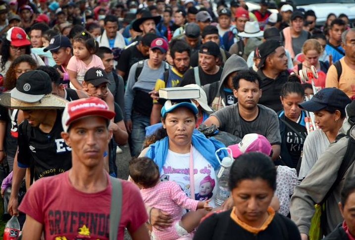 توافد المهاجرين نحو الحدود المكسيكية