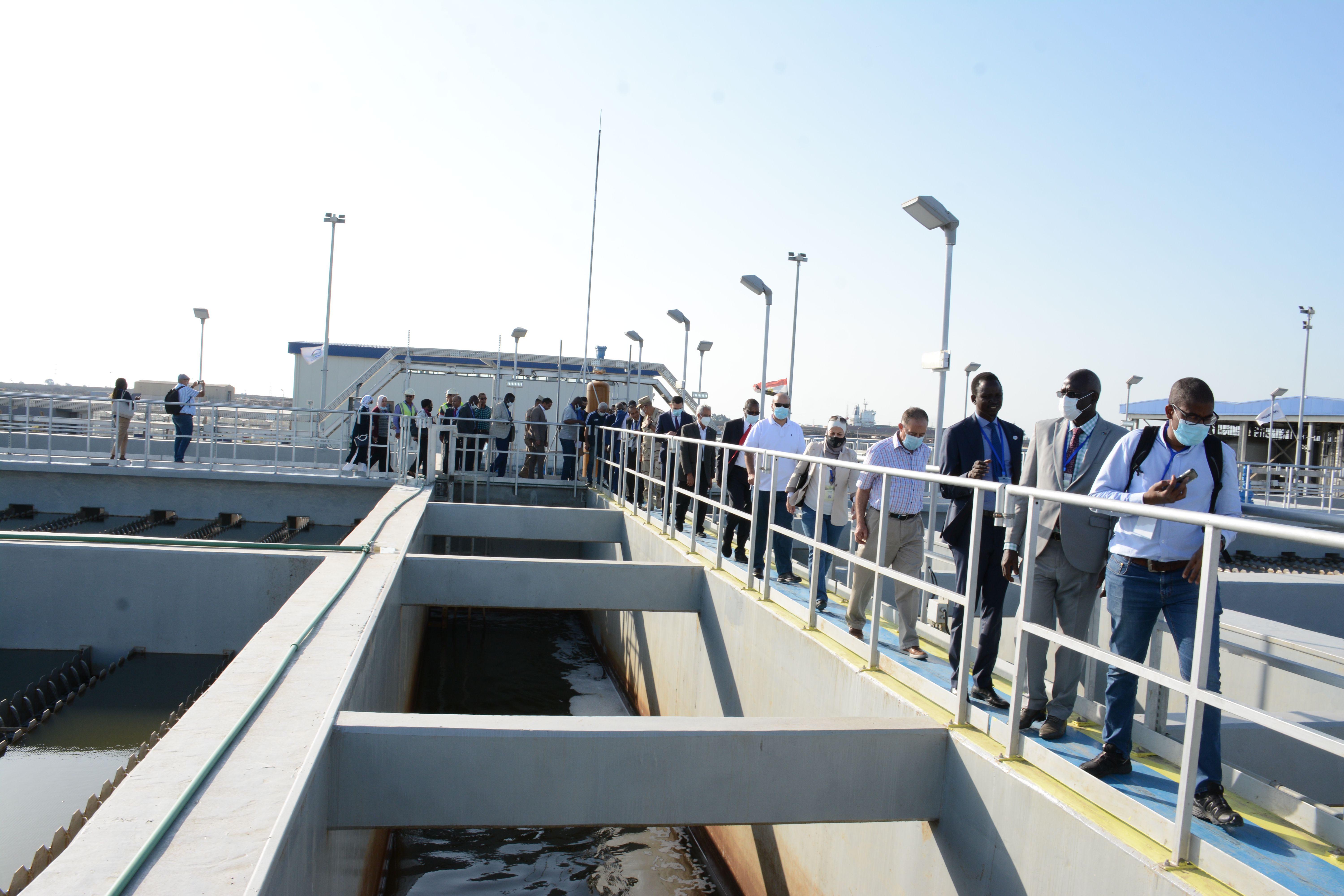 الهيئة الهندسية تنظم زيارة ميدانية لوفدا دوليا لمنظومة معالجة مصرف بحر البقر (3)