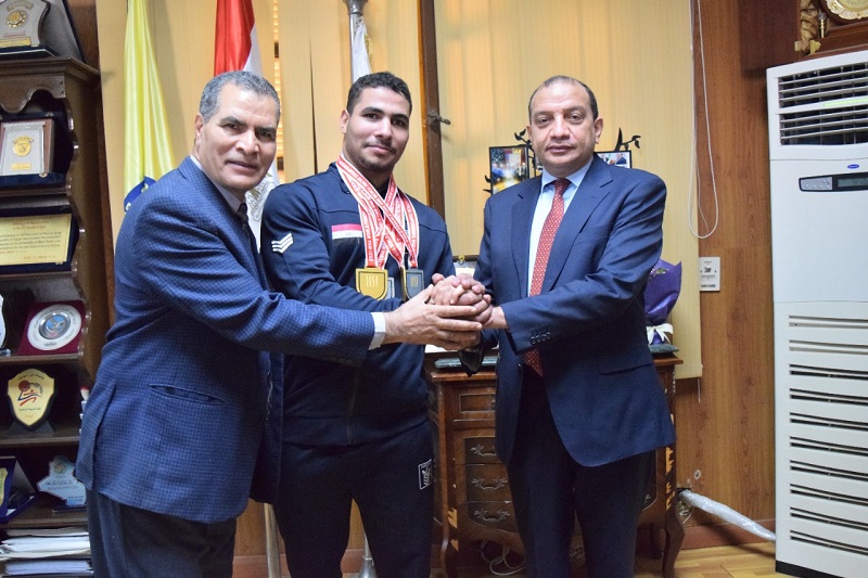 بطل العالم في رفع الأثقال من ذوي الهمم  (1)