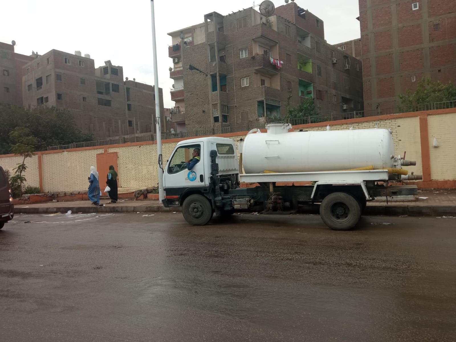 انتشار معدات شفط مياه الامطار بالشوارع (3)