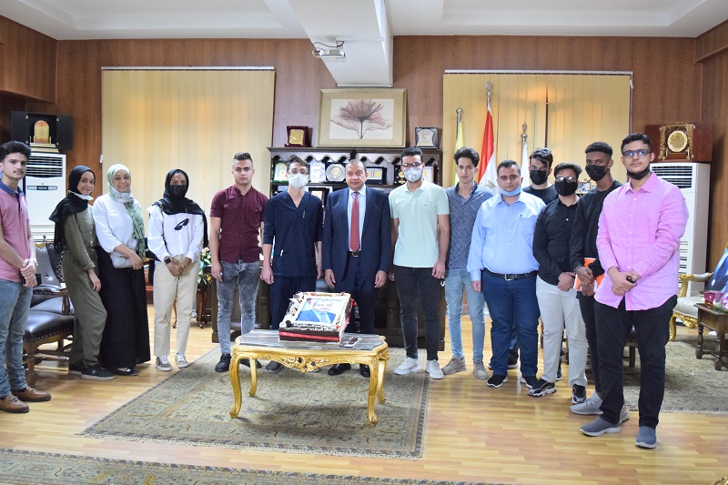 رئيس جامعة بنى سويف يستقبل الوفد