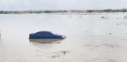غرق سيارات فى عمان