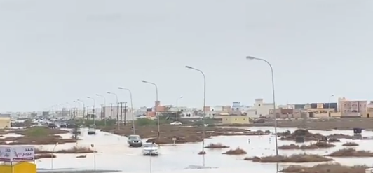 اثار اعصار شاهين فى عمان