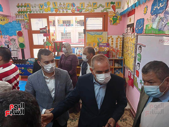 محافظ كفر الشيخ يفتتح مدرسة طاهر الخولى الابتدائية بدسوق (9)
