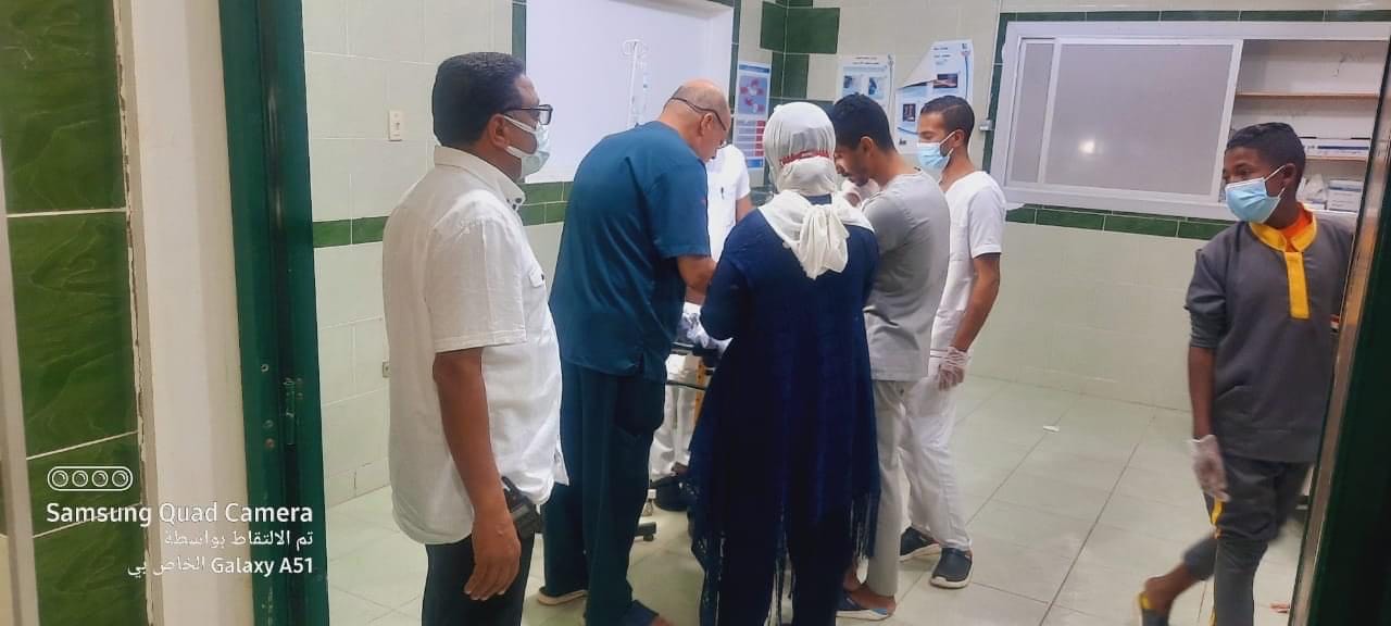 رئيس المدينة ينتقل للمستشفي لتفقد حالة المصابين