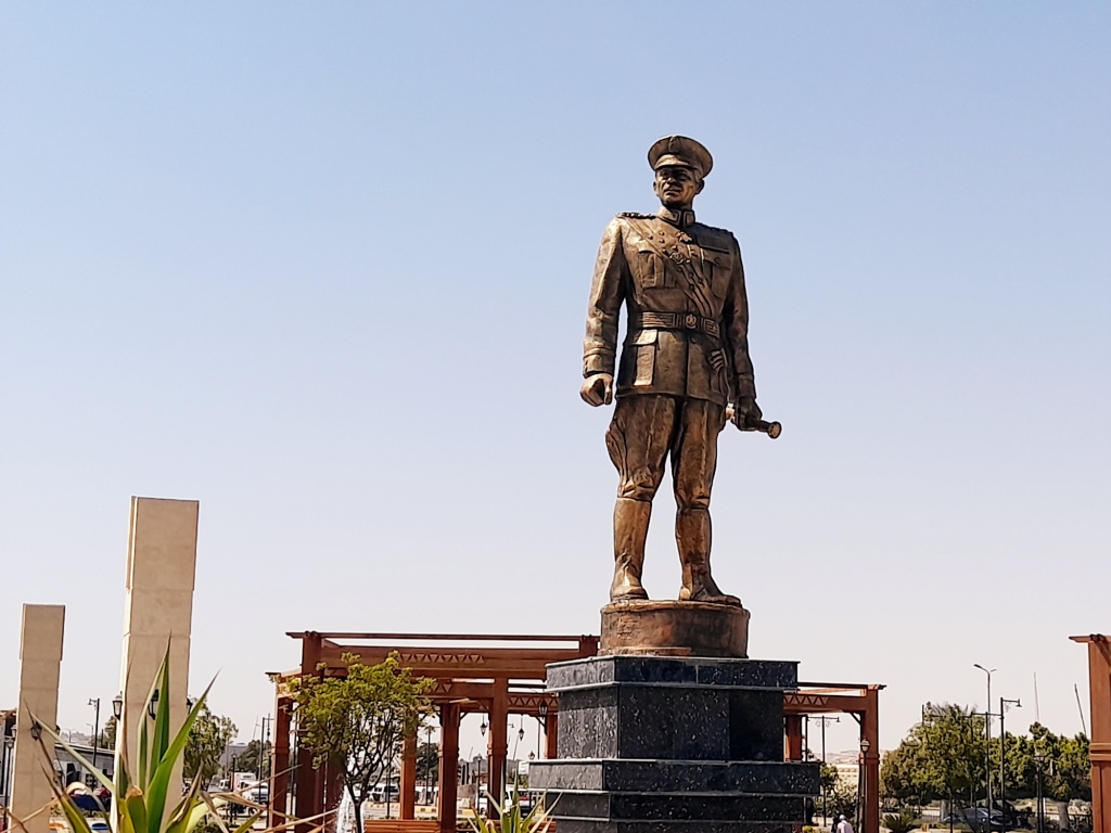 تمثال الرئيس الراحل أنور السادات