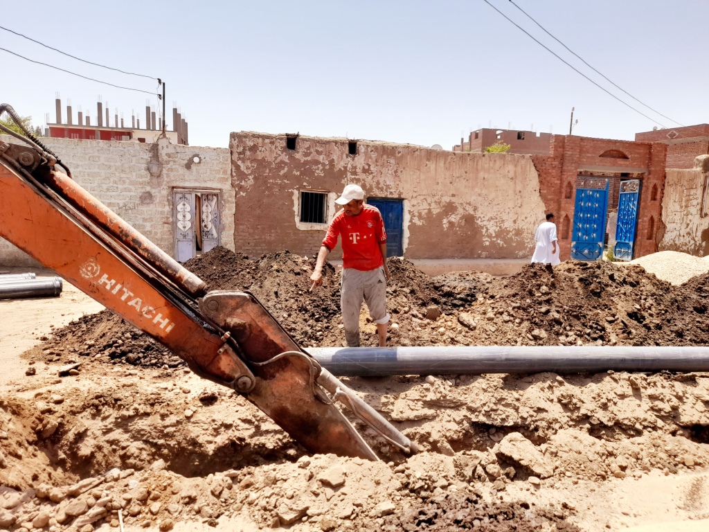 مشروعات الصرف الصحى فى قرى أقليت بمحافظة أسوان (7)