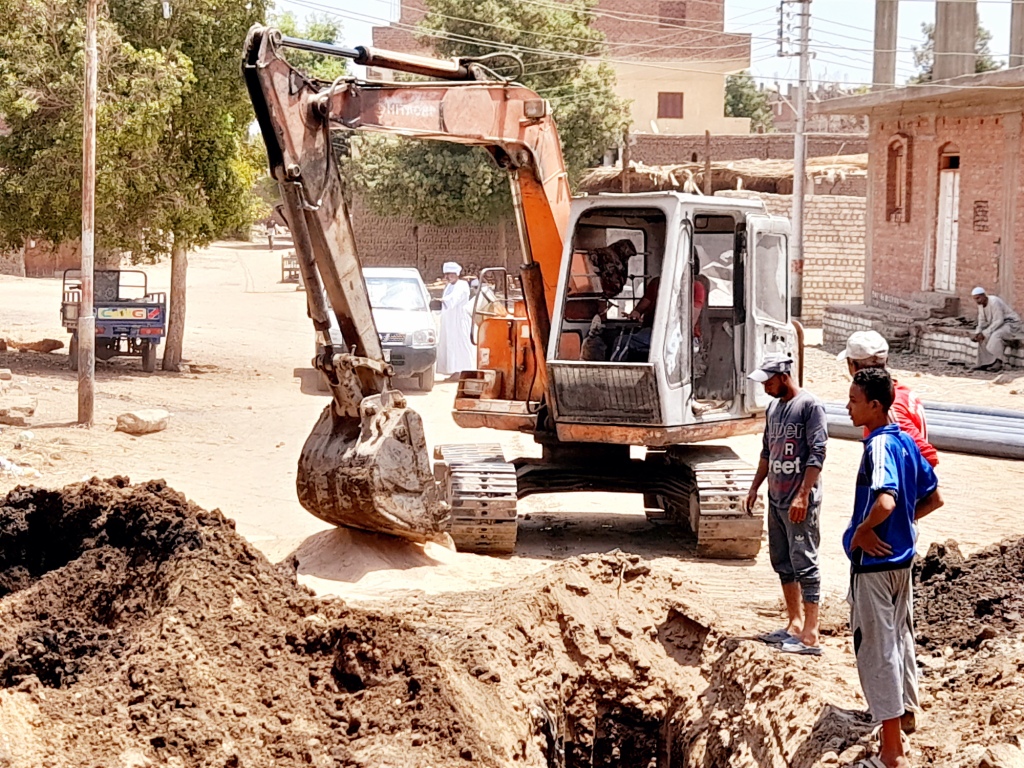 مشروعات الصرف الصحى فى قرى أقليت بمحافظة أسوان (10)