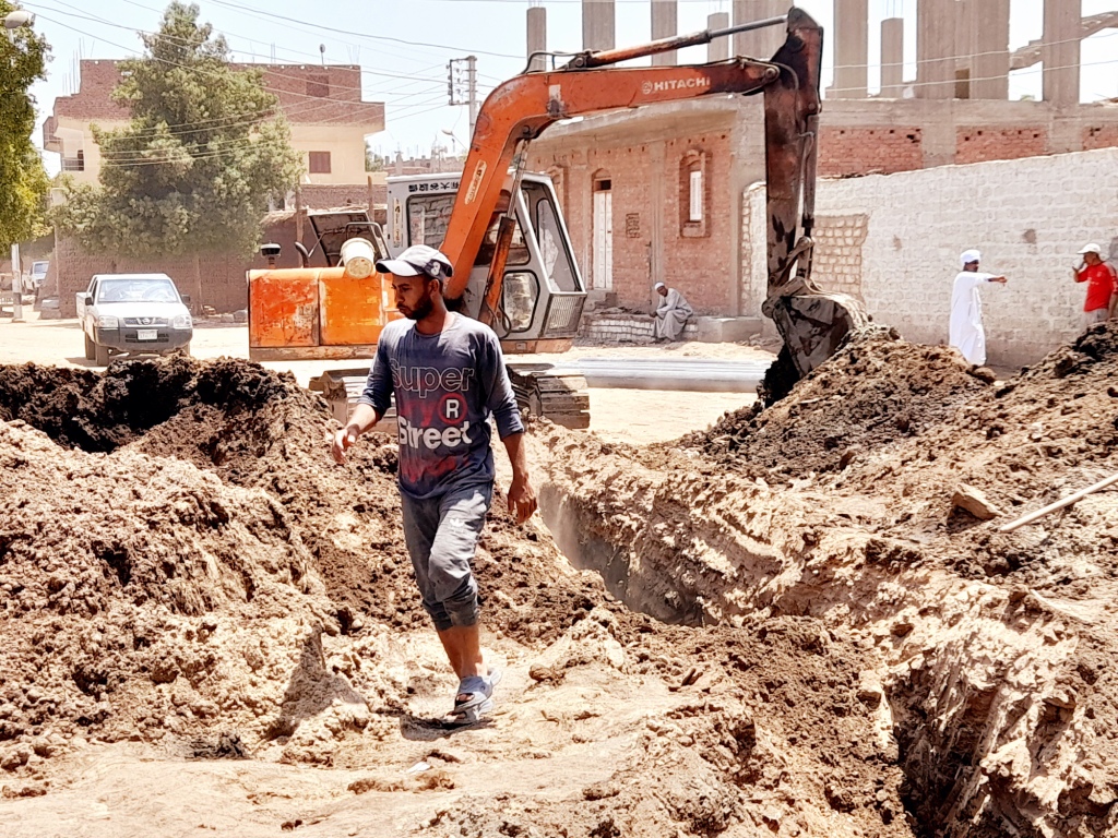 مشروعات الصرف الصحى فى قرى أقليت بمحافظة أسوان (5)