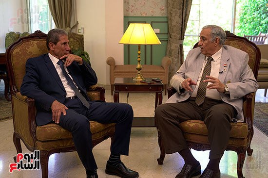 حوار جانبي بين اللواء أبو النجا واللواء المندوه حوار جانبي بين اللواء أبو النجا واللواء المندوه