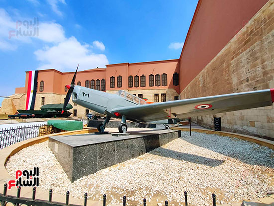 طائرات حربيية داخل المتحف
