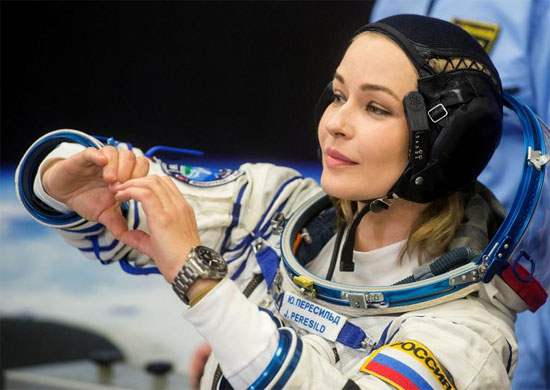 الممثل الروسي يوليا بيريسيلد ، أحد أعضاء طاقم محطة الفضاء الدولية (ISS)