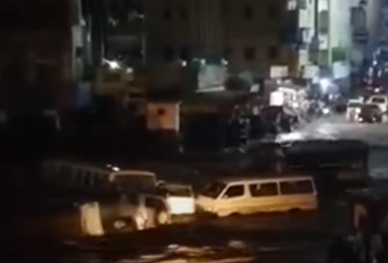 الفيضانات تجرف السيارات فى اليمن