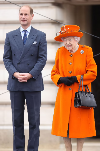 الملكة اليزابيث والأمير إدوارد