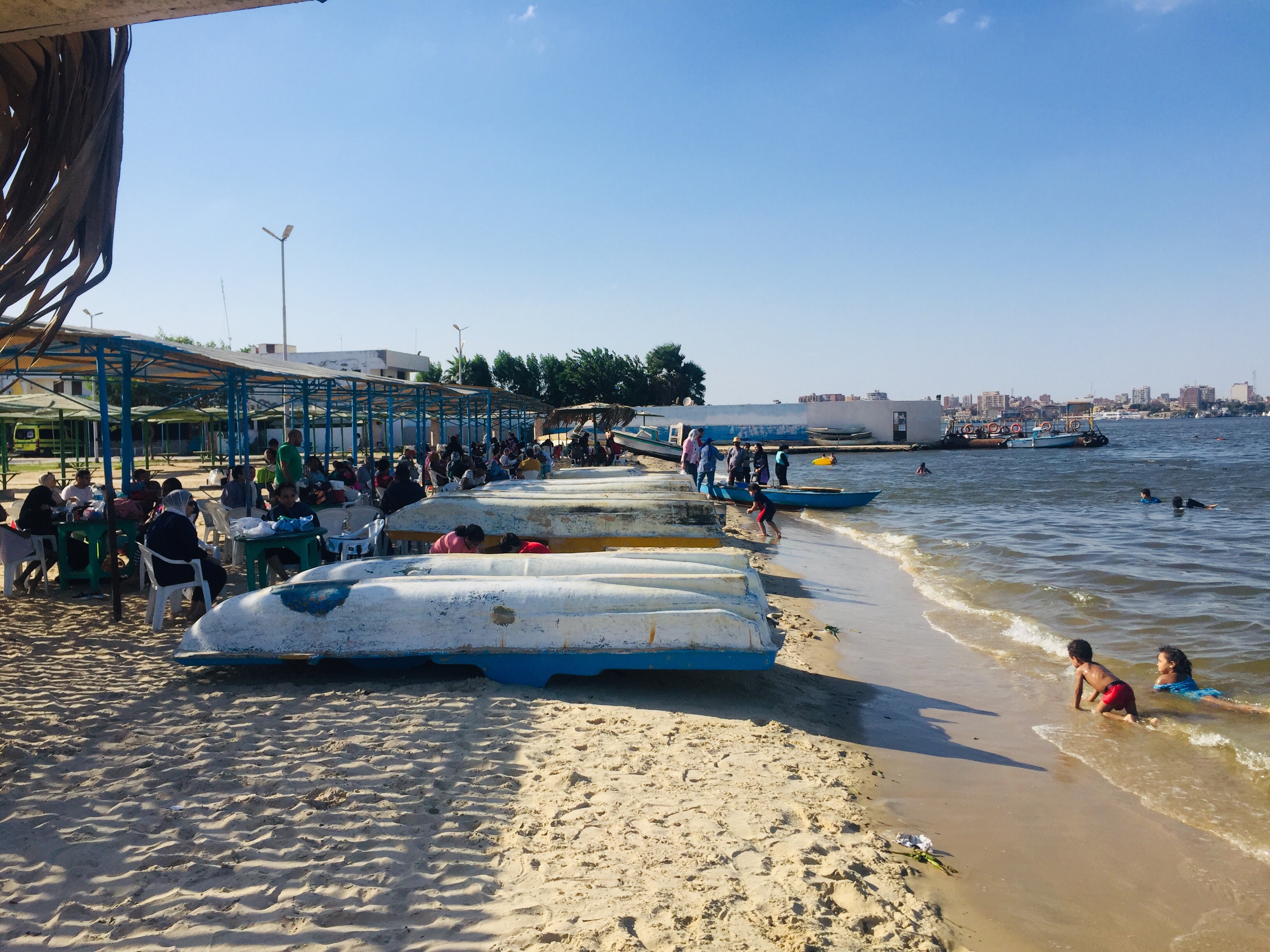 إقبال المصطافين على شواطئ الإسماعيلية (5)