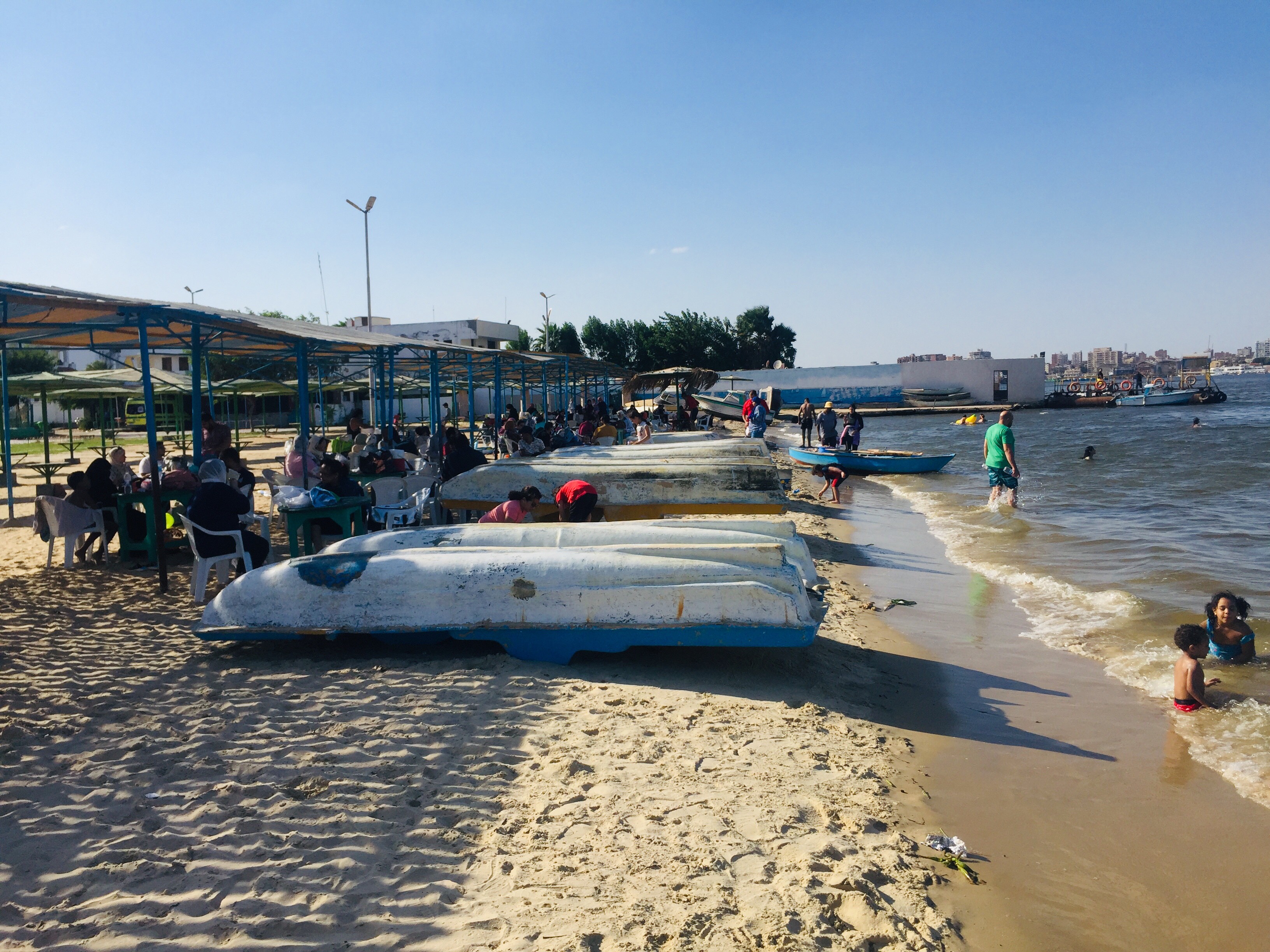 إقبال المصطافين على شواطئ الإسماعيلية (2)