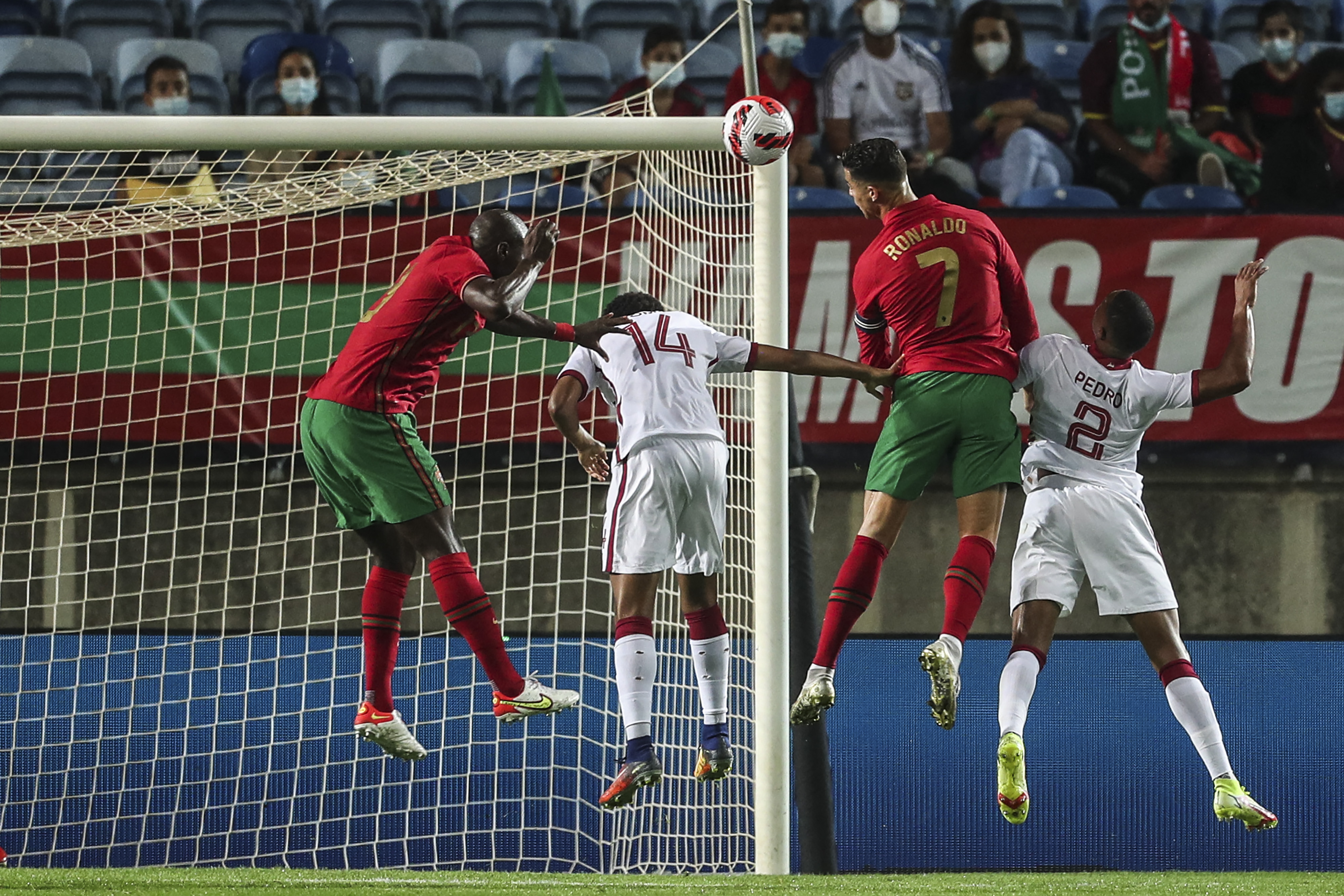 البرتغال ضد قطر (3)