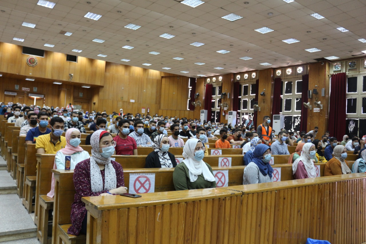 جامعة المنصورة تستقبل طلابها الجدد  (1)