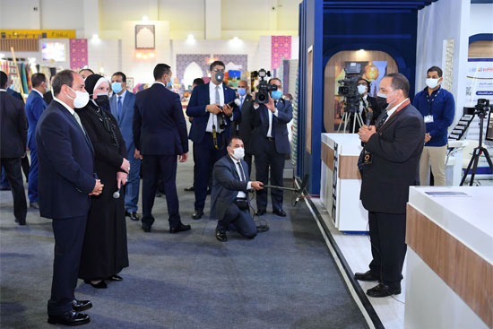 جولة الرئيس فى معرض تراثنا (5)
