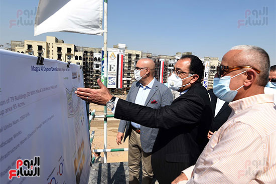 رئيس الوزراء يتفقد مشروع تطوير سور مجرى العيون والمنطقة المحيطة به (40)