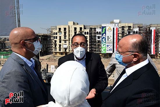 رئيس الوزراء يتفقد مشروع تطوير سور مجرى العيون والمنطقة المحيطة به (39)