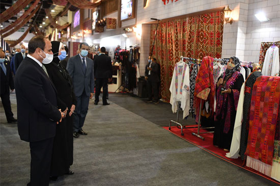 جولة الرئيس فى معرض تراثنا (9)