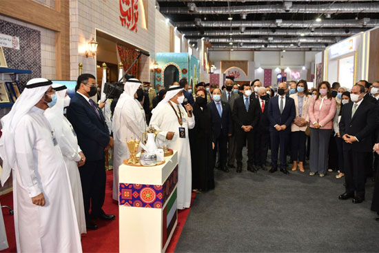 جولة الرئيس فى معرض تراثنا (1)
