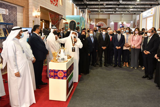 جولة الرئيس فى معرض تراثنا (25)