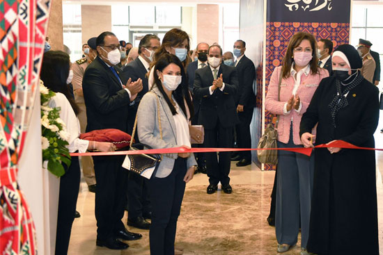 جولة الرئيس فى معرض تراثنا (27)