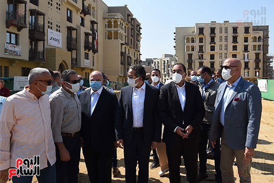 رئيس الوزراء يتفقد مشروع تطوير سور مجرى العيون والمنطقة المحيطة به (27)