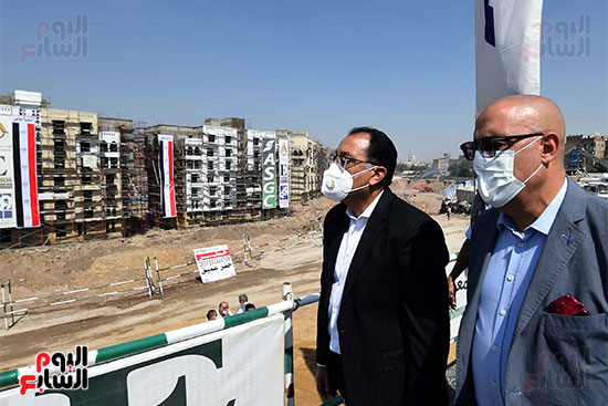 رئيس الوزراء يتفقد مشروع تطوير سور مجرى العيون والمنطقة المحيطة به (36)