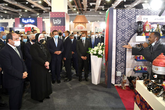 جولة الرئيس فى معرض تراثنا (20)