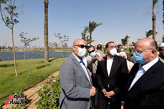 رئيس الوزراء يتفقد مشروع تطوير سور مجرى العيون والمنطقة المحيطة به (54)
