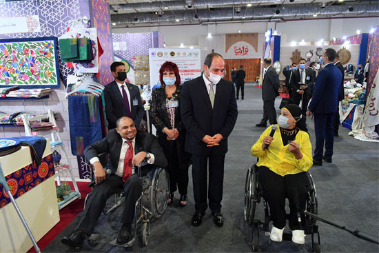 جولة الرئيس فى معرض تراثنا (4)