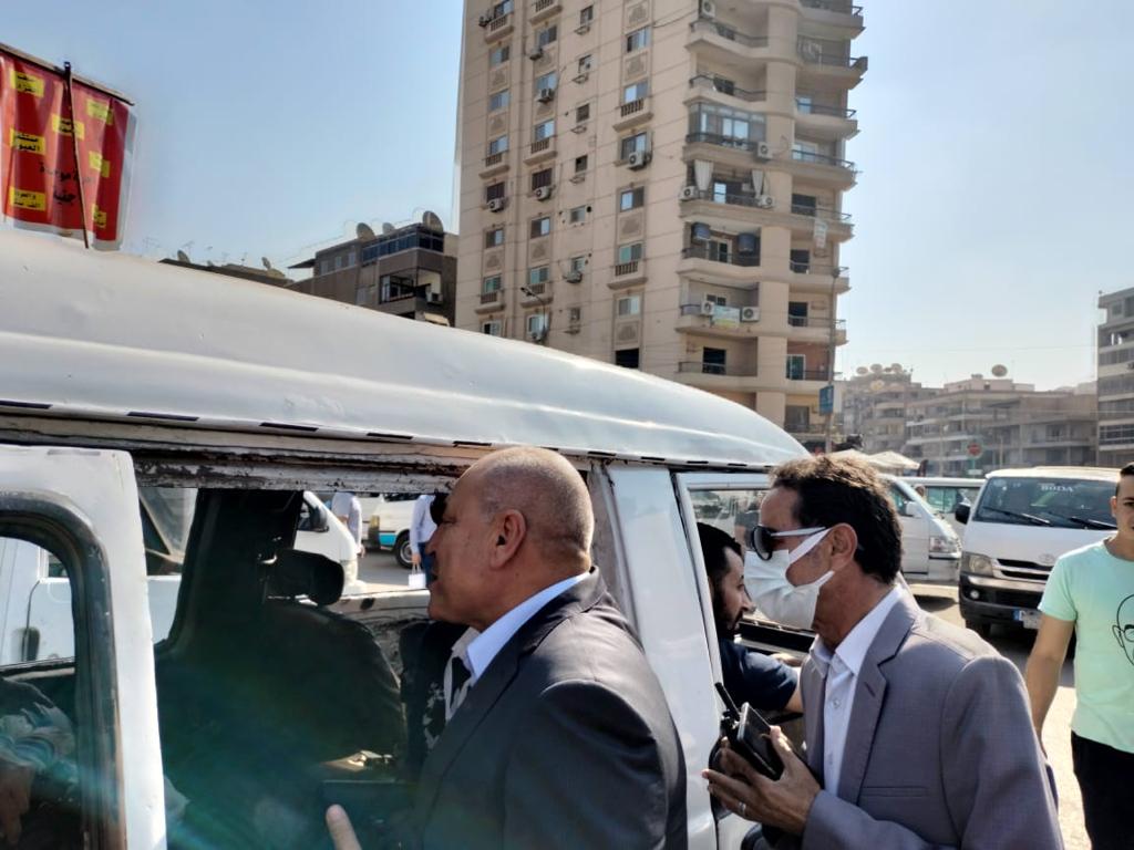 نائب محافظ القاهرة خلال حملة بالمواقف (4)