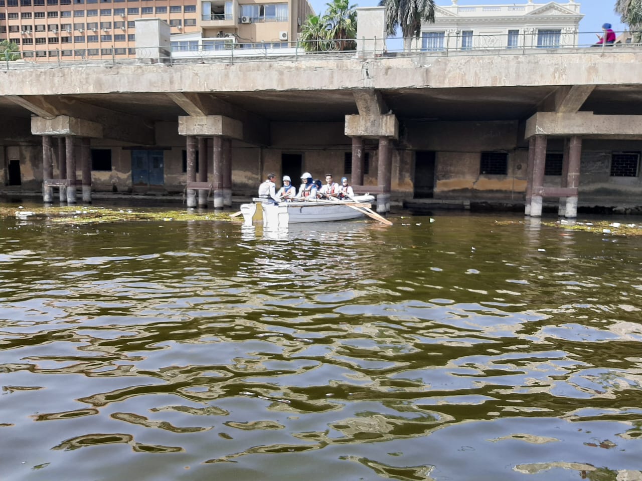 طلاب جامعة حلوان ينظمون يوم لحماية النيل وتنظيفه (3)