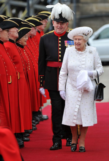 الملكة إليزابيث عام 2012