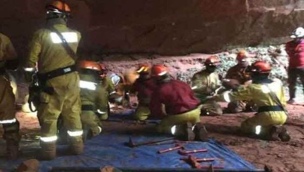 9 persone sono state uccise in una grotta