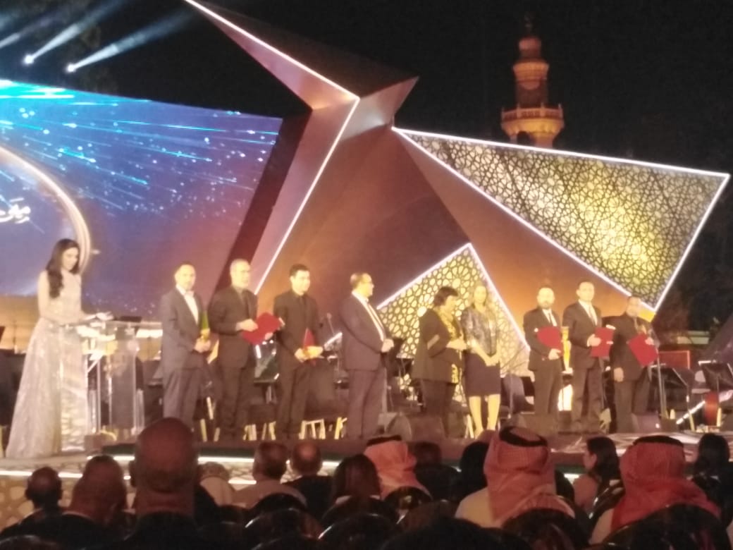 تكريم مدحت العدل ومحمد ضياء وعبادي الجوهر في افتتاح مهرجان الموسيقي (6)