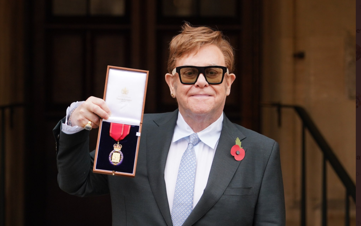 السير إلتون جون