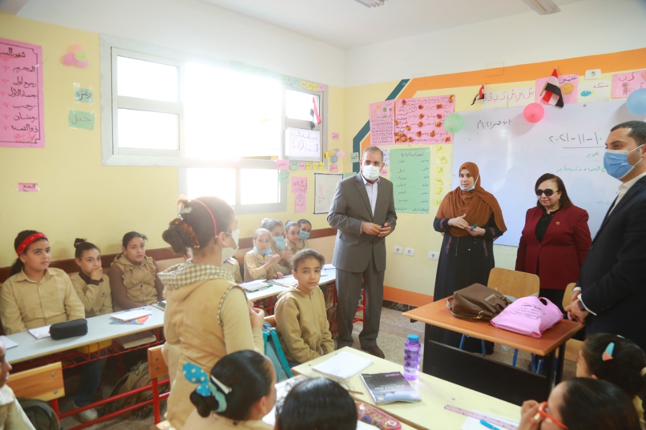 محافظ كفر الشيخ يشيد بالطلاب بمدرسة شباس الملح