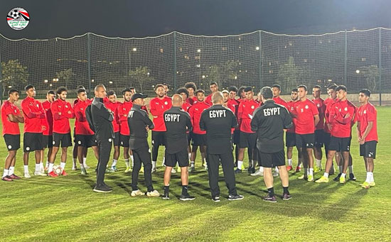 أجتمع شوقى غريب باللاعبين