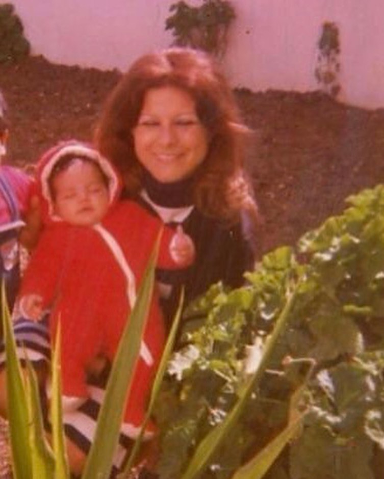 صورة نادرة لدرة مع جدتها في طفولتها