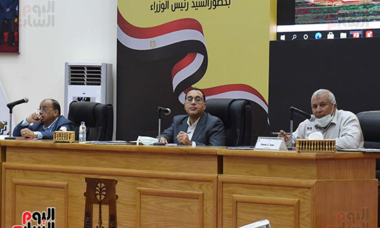 اجتماع رئيس الوزراء مع اعضاء مجلس النواب بمحافظة الوادى الجديد  (11)