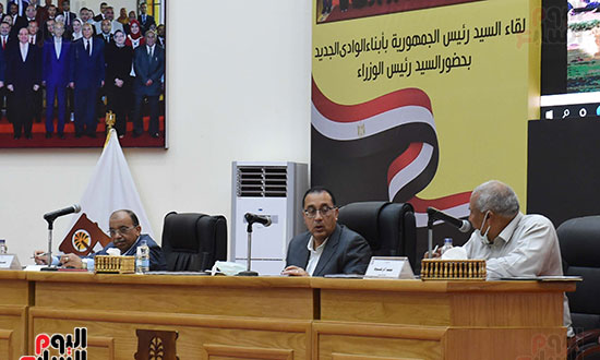 اجتماع رئيس الوزراء مع اعضاء مجلس النواب بمحافظة الوادى الجديد  (12)
