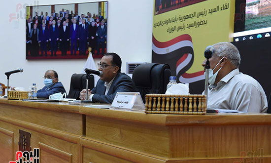 اجتماع رئيس الوزراء مع اعضاء مجلس النواب بمحافظة الوادى الجديد  (6)