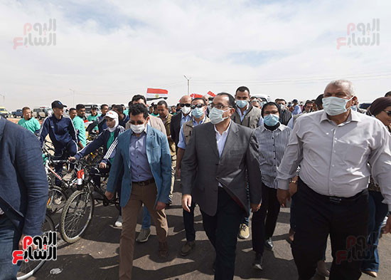 رئيس الوزراء يشهد إطلاق مضمار الدراجات بمدينة الخارجة (7)
