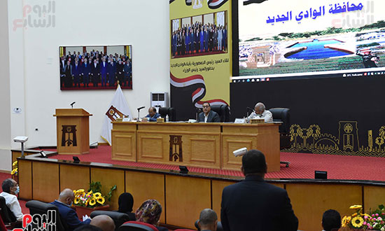 اجتماع رئيس الوزراء مع اعضاء مجلس النواب بمحافظة الوادى الجديد  (13)