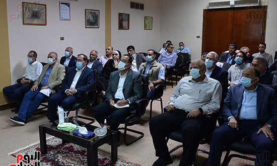 رئيس الوزراء يتفقد مشروع فوسفات مصر بـأبو طرطور (5)