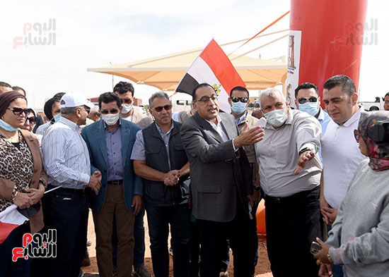 رئيس الوزراء يشهد إطلاق مضمار الدراجات بمدينة الخارجة (13)
